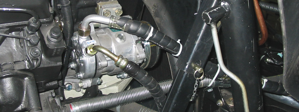 Компрессор кондиционера с правой стороны (двигатель КАМАЗ ЕВРО-1) на серийных автомобилях